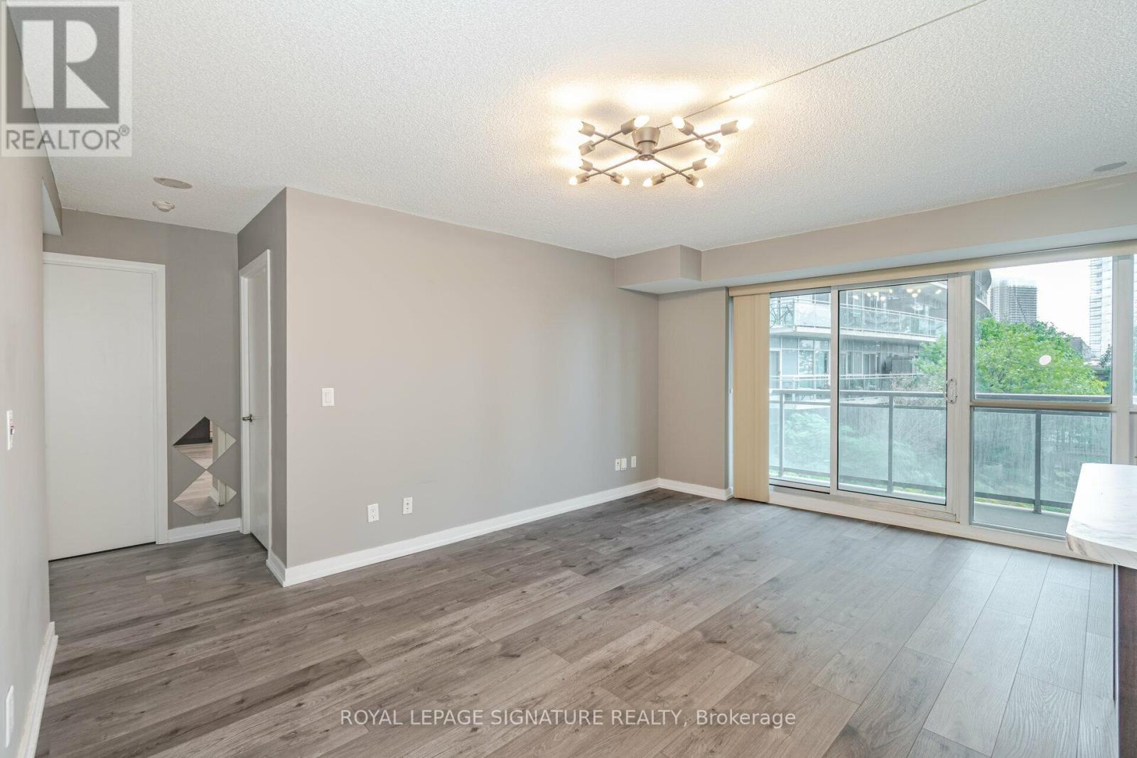 514 - 155 Legion Road N, Toronto (Mimico), Ontario  M8Y 0A7 - Photo 4 - W12629284