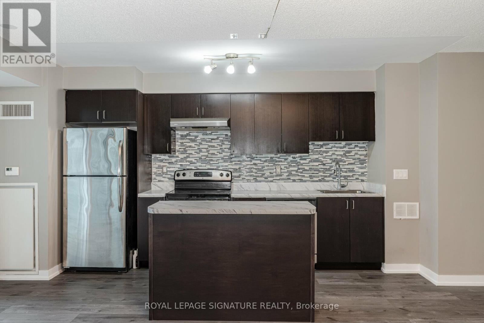 514 - 155 Legion Road N, Toronto (Mimico), Ontario  M8Y 0A7 - Photo 8 - W12629284