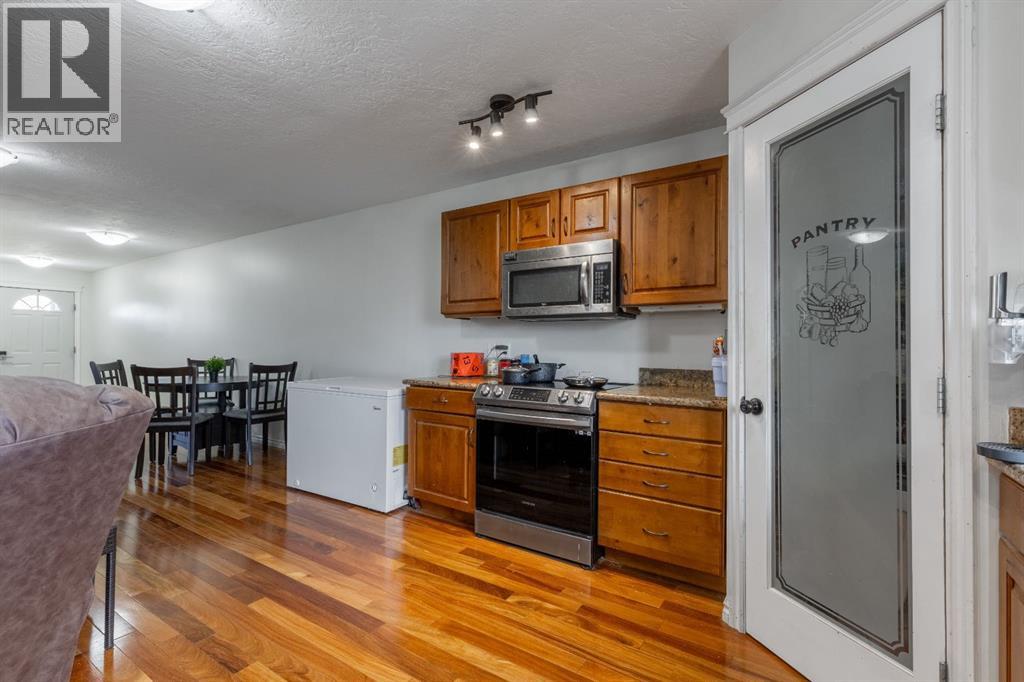 168 3 Street W, Cardston, Alberta  T0K 0K0 - Photo 8 - A2265749