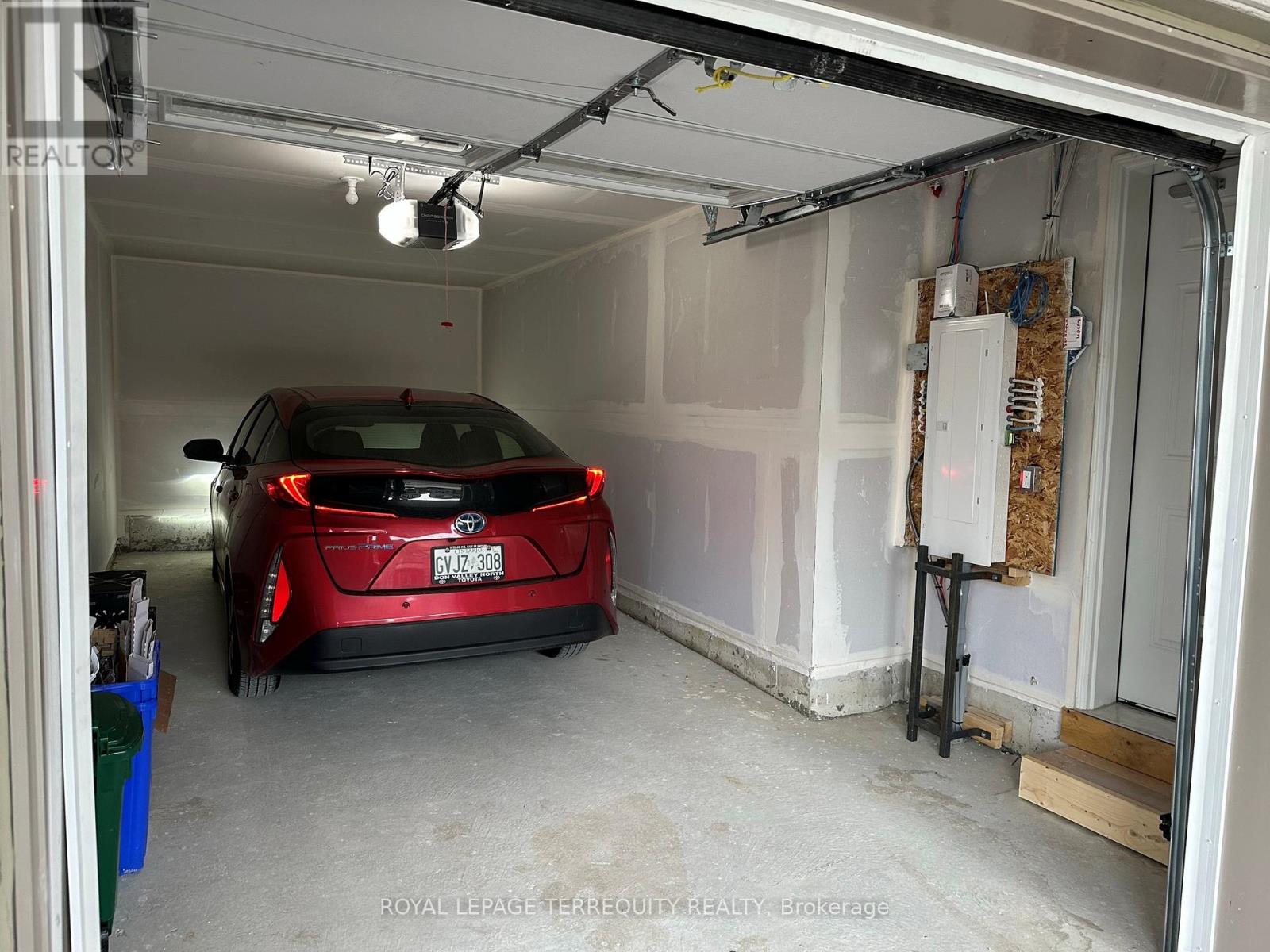 69 Therma Crescent, Markham, Ontario L6C 3K9 - Photo 4 - N12537426