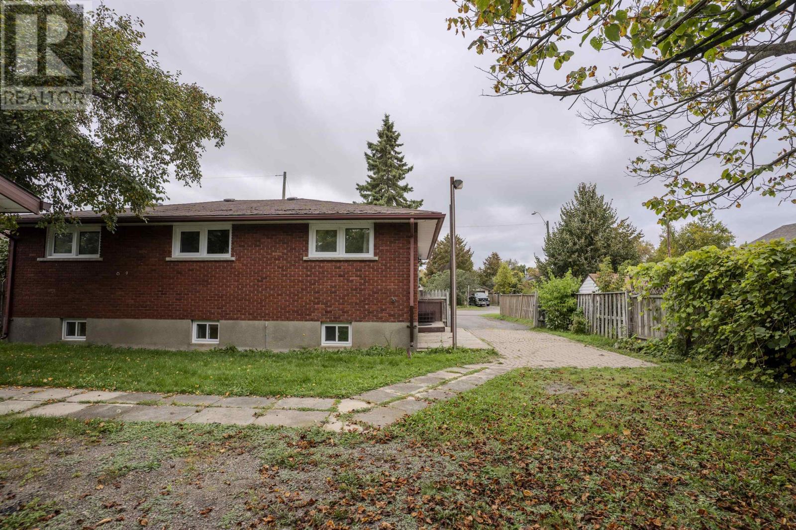 807 Superior Ave, Thunder  Bay, Ontario  P7A 6K3 - Photo 41 - TB253651