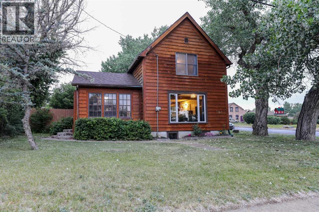 108 3 Street, Warner, Alberta  T0K 2L0 - Photo 1 - A2233841