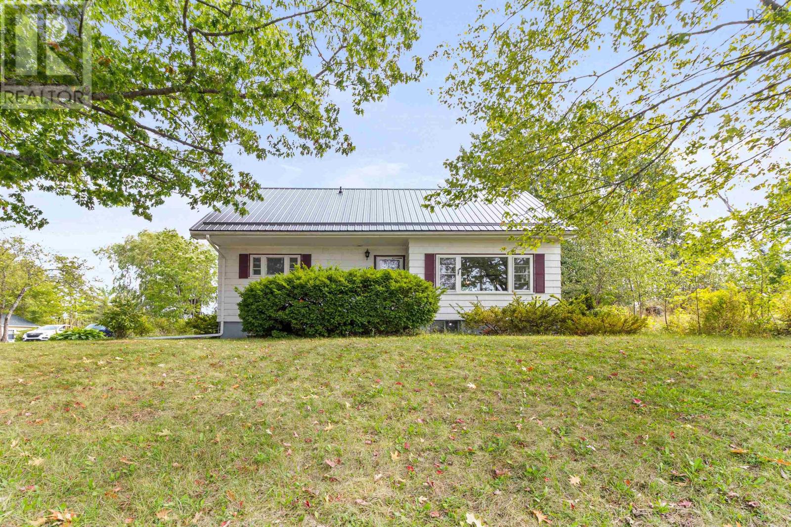 193 Highway 2, Enfield, Nova Scotia  B2T 1C8 - Photo 1 - 202522845