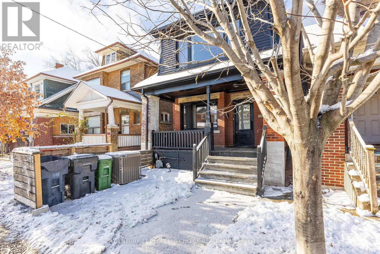 Upper - 212 Oakwood Avenue, Toronto, Ontario M6E 2V4 - Photo 2 - C12605352