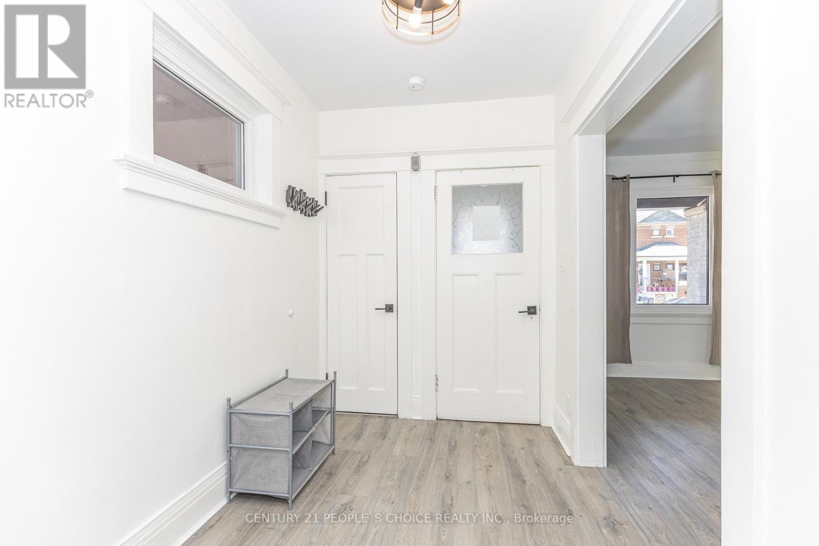 Upper - 212 Oakwood Avenue, Toronto, Ontario M6E 2V4 - Photo 14 - C12605352