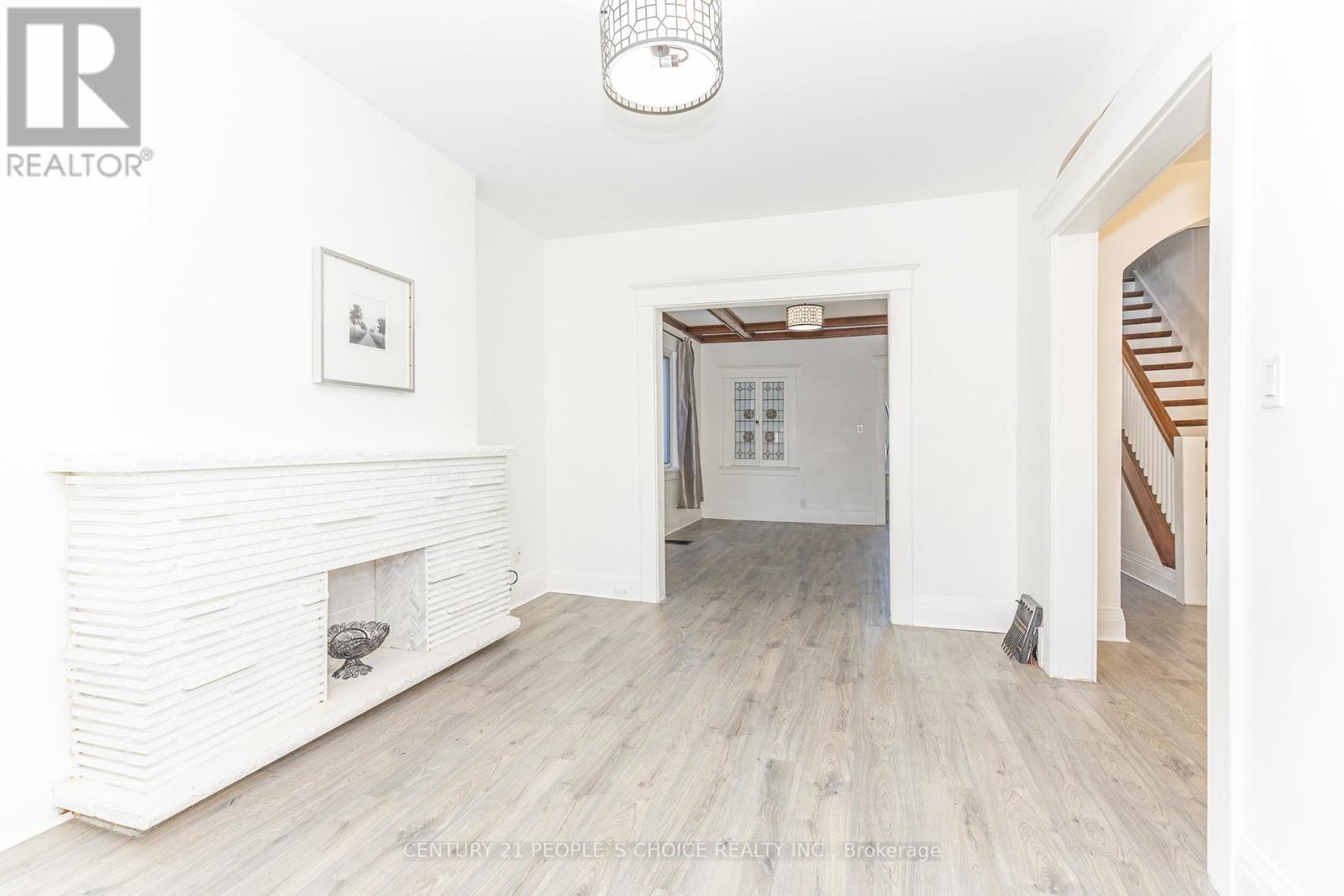 Upper - 212 Oakwood Avenue, Toronto, Ontario M6E 2V4 - Photo 19 - C12605352