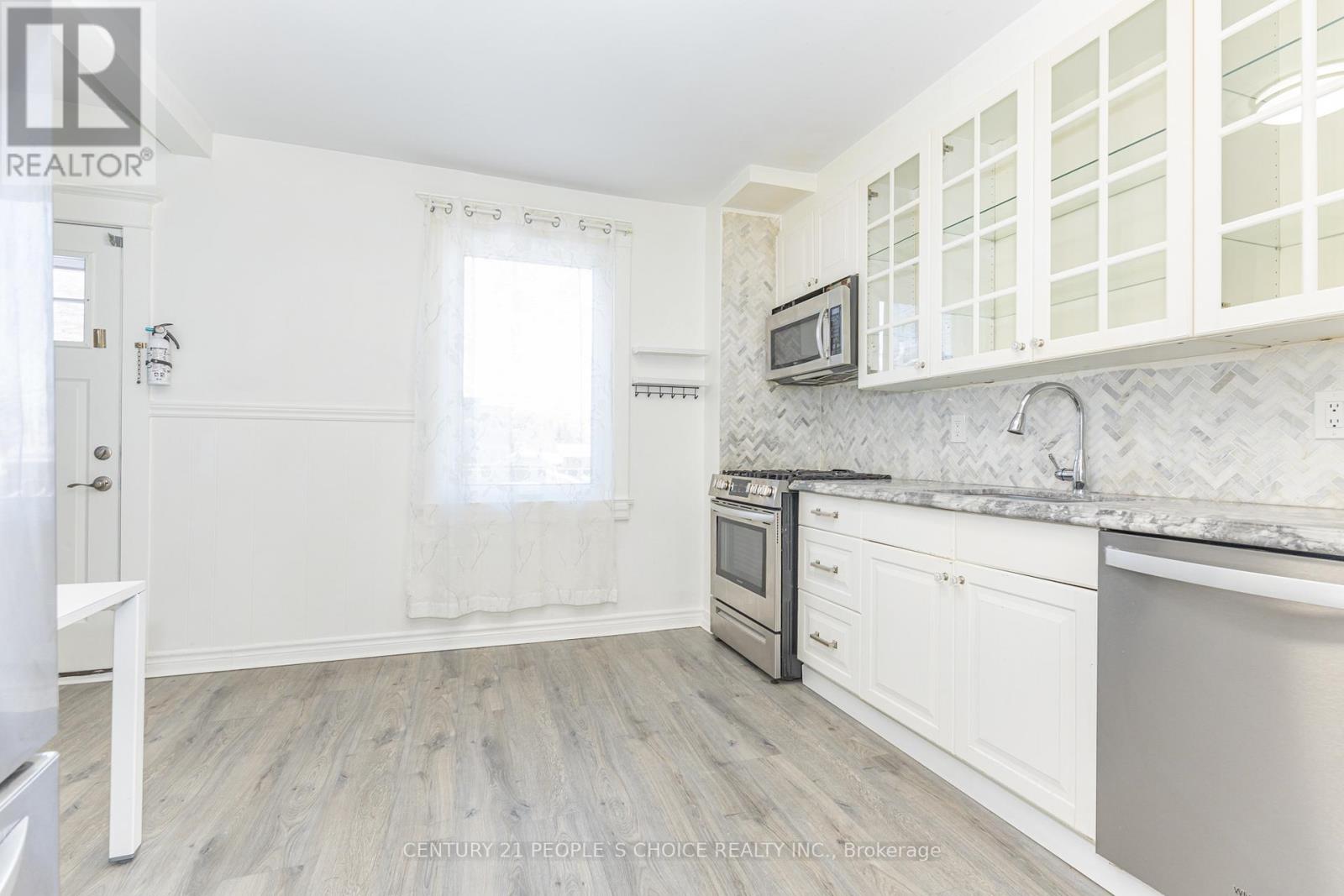 Upper - 212 Oakwood Avenue, Toronto, Ontario M6E 2V4 - Photo 24 - C12605352