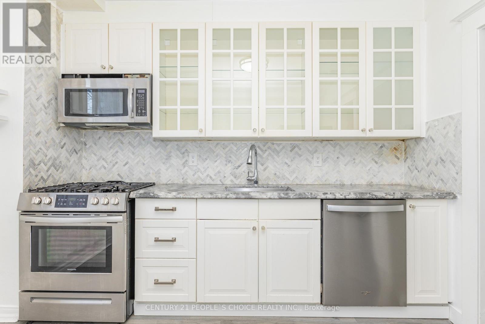 Upper - 212 Oakwood Avenue, Toronto, Ontario M6E 2V4 - Photo 28 - C12605352