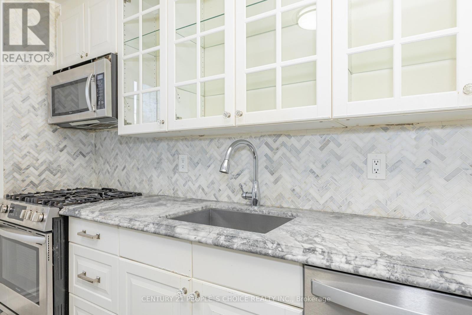 Upper - 212 Oakwood Avenue, Toronto, Ontario M6E 2V4 - Photo 29 - C12605352