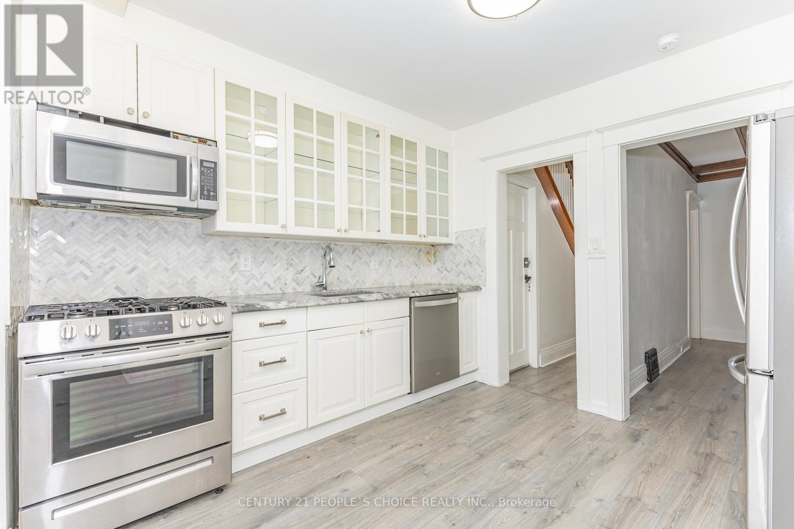 Upper - 212 Oakwood Avenue, Toronto, Ontario M6E 2V4 - Photo 27 - C12605352