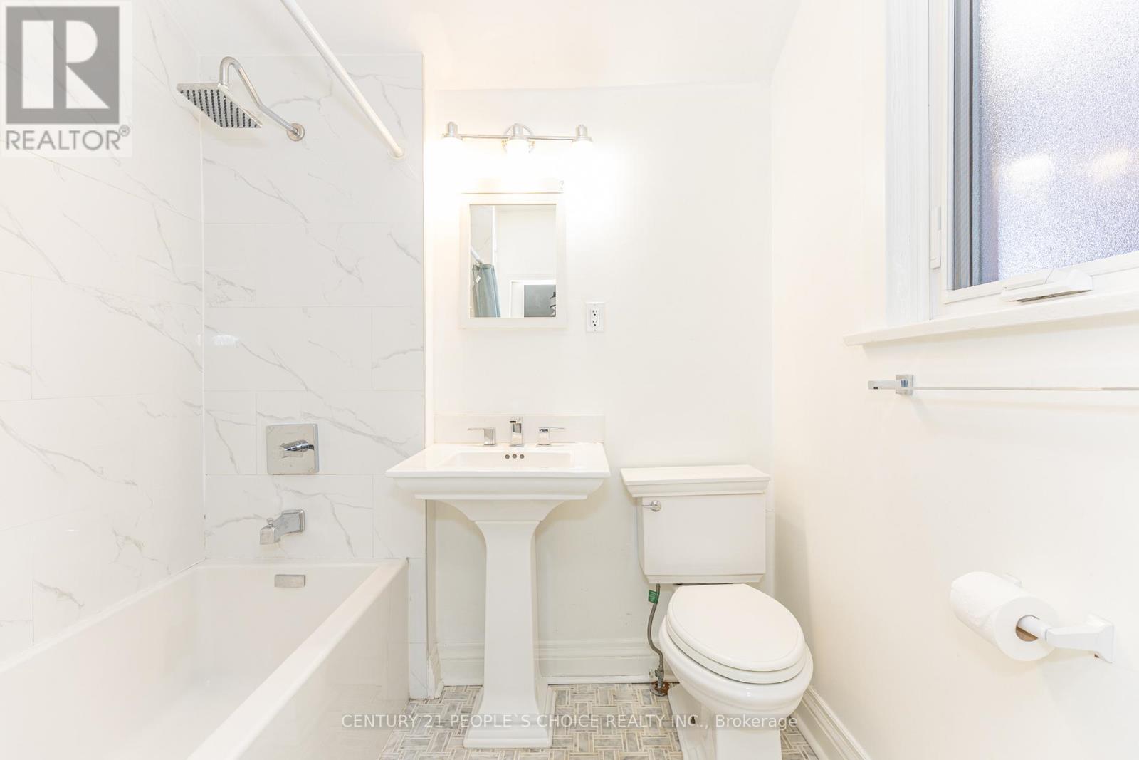 Upper - 212 Oakwood Avenue, Toronto, Ontario M6E 2V4 - Photo 38 - C12605352