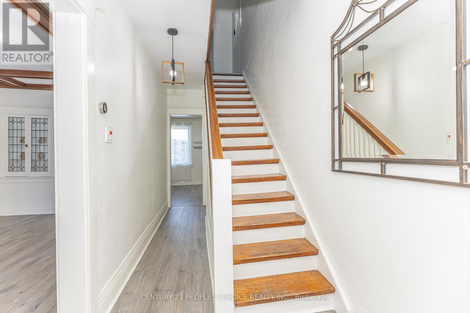 Upper - 212 Oakwood Avenue, Toronto, Ontario M6E 2V4 - Photo 35 - C12605352