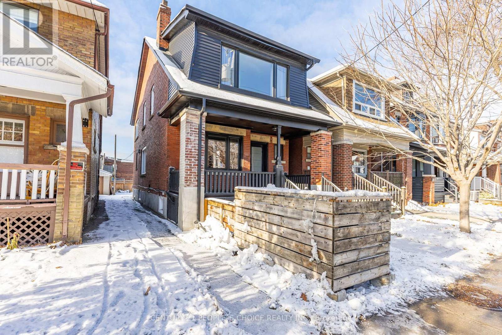 Upper - 212 Oakwood Avenue, Toronto, Ontario M6E 2V4 - Photo 3 - C12605352