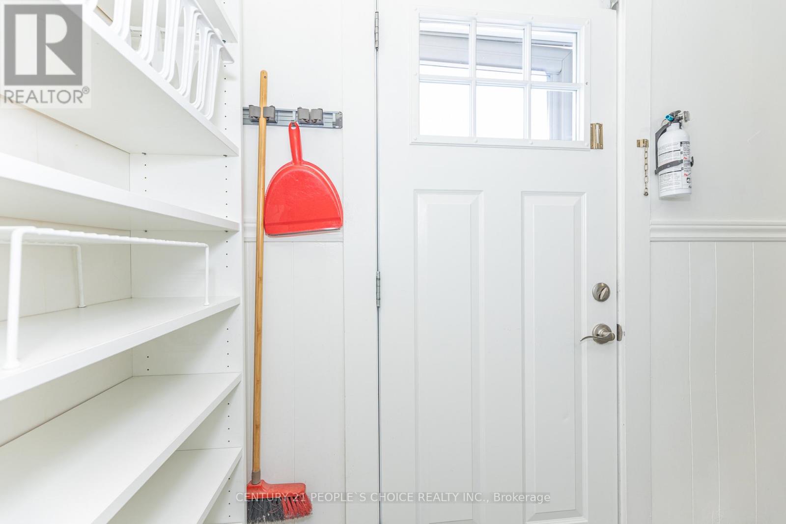 Upper - 212 Oakwood Avenue, Toronto, Ontario M6E 2V4 - Photo 33 - C12605352