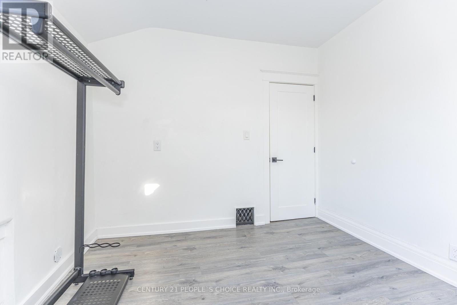 Upper - 212 Oakwood Avenue, Toronto, Ontario M6E 2V4 - Photo 41 - C12605352