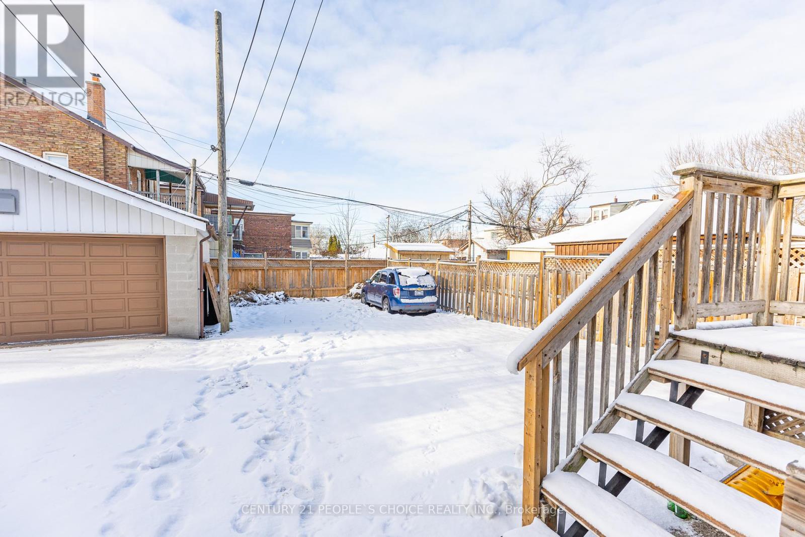 Upper - 212 Oakwood Avenue, Toronto, Ontario M6E 2V4 - Photo 7 - C12605352