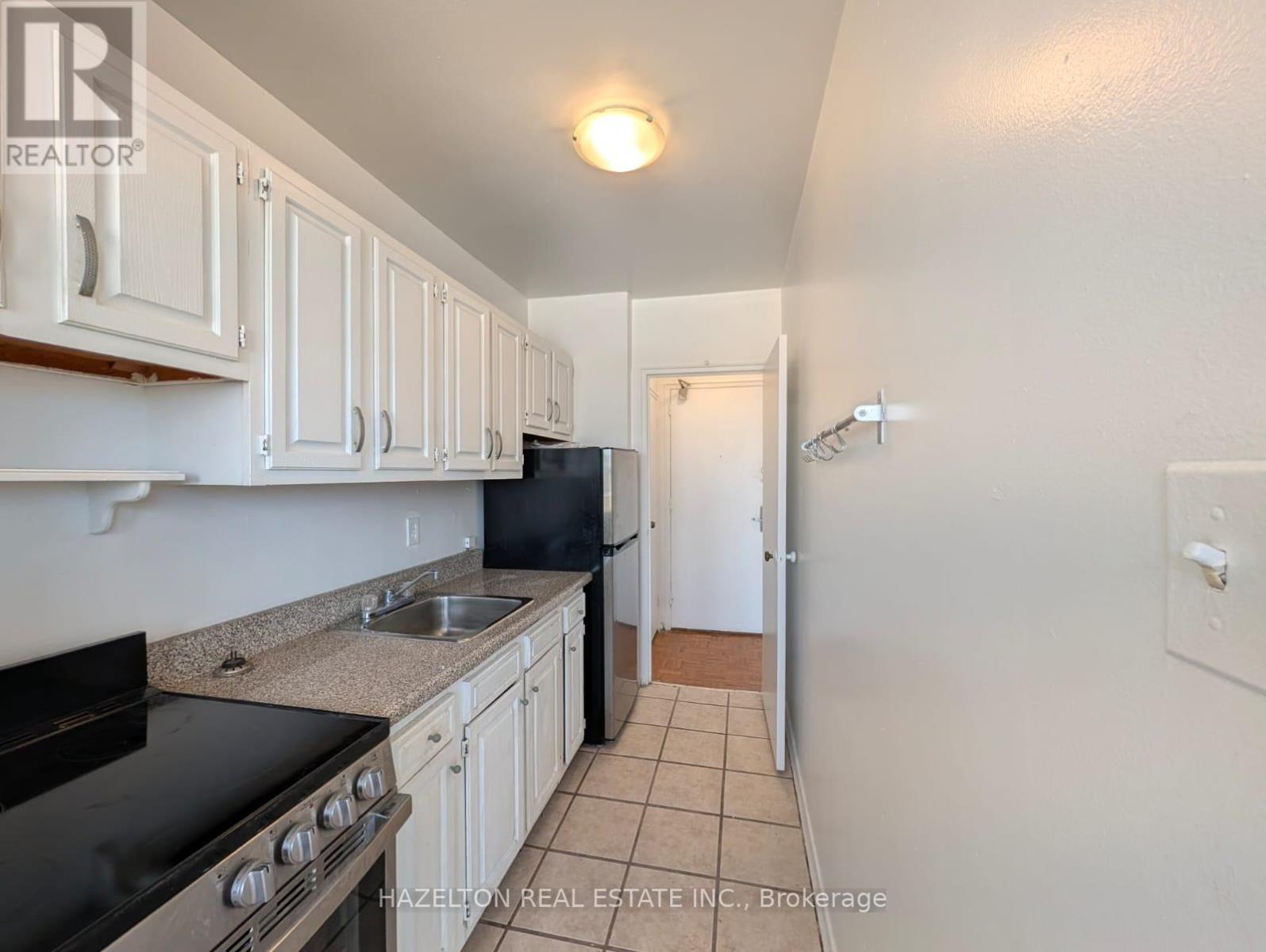 1005 - 206 St George Street, Toronto, Ontario  M5R 2N6 - Photo 4 - C12629326