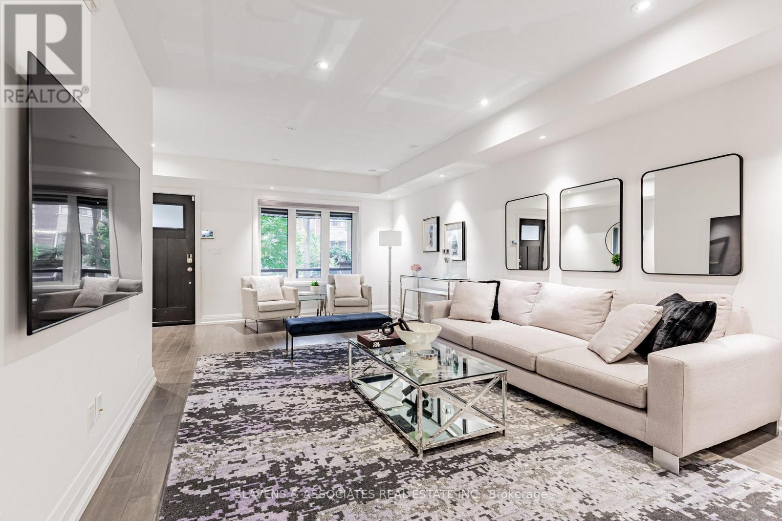 111 Cedric Avenue, Toronto (Oakwood Village), Ontario  M6C 3X7 - Photo 5 - C12629348