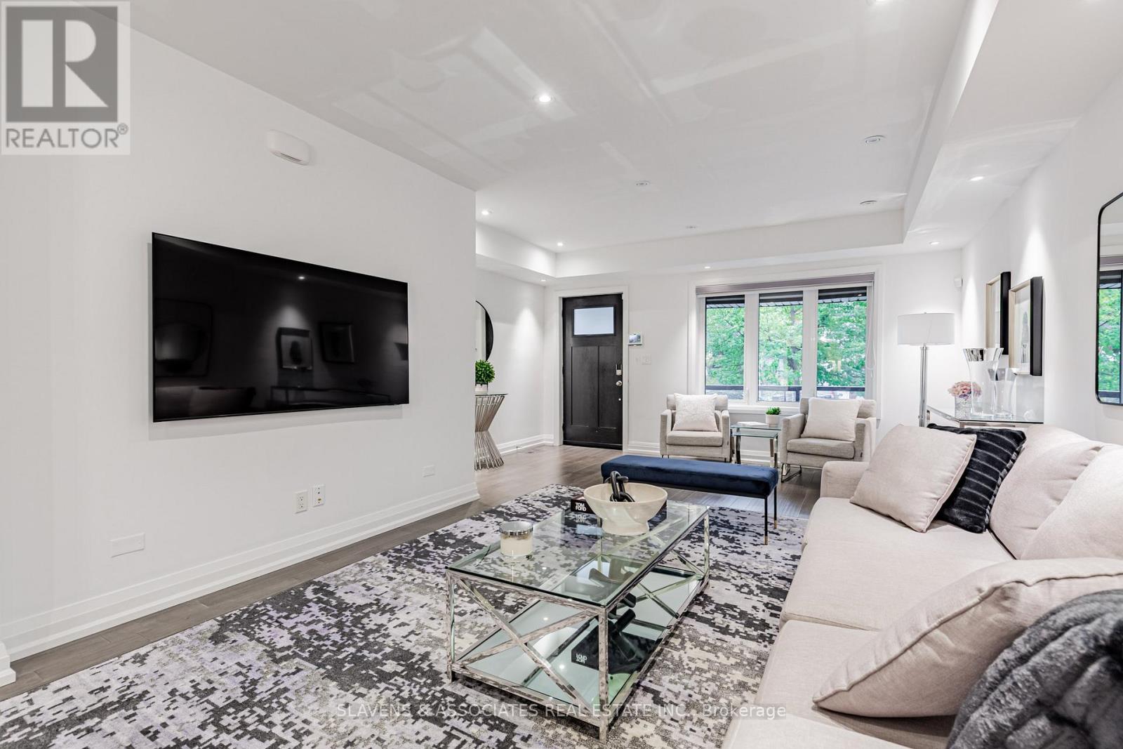 111 Cedric Avenue, Toronto (Oakwood Village), Ontario  M6C 3X7 - Photo 6 - C12629348