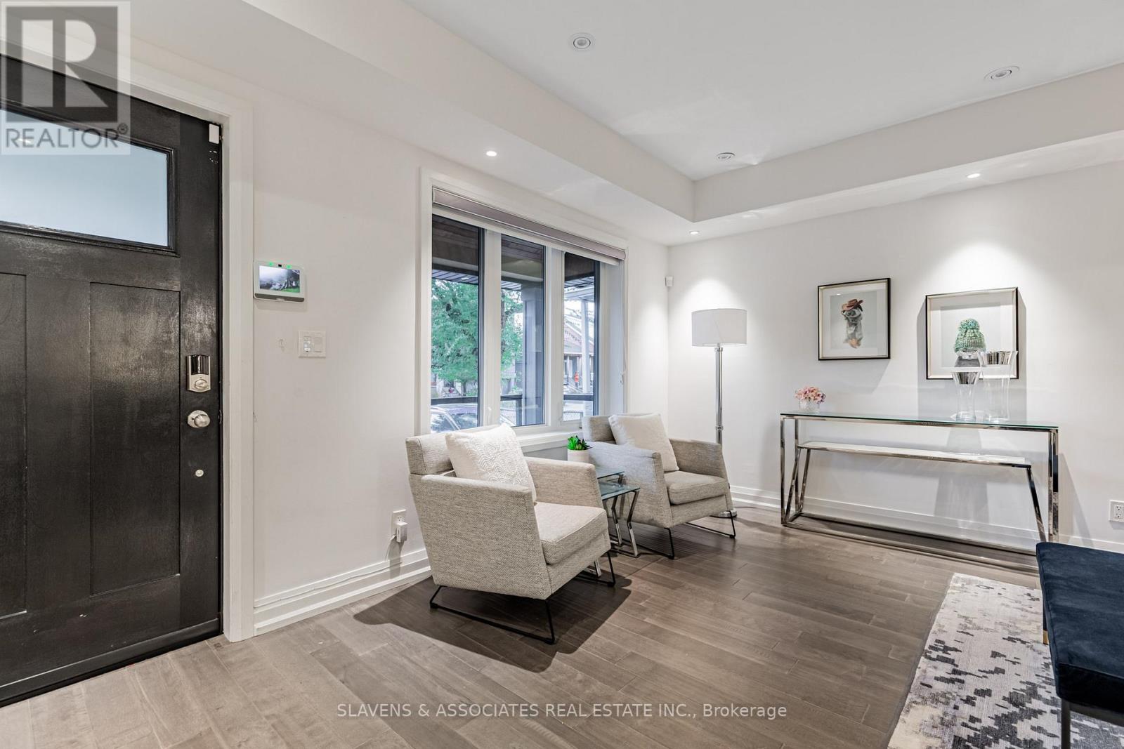 111 Cedric Avenue, Toronto (Oakwood Village), Ontario  M6C 3X7 - Photo 7 - C12629348