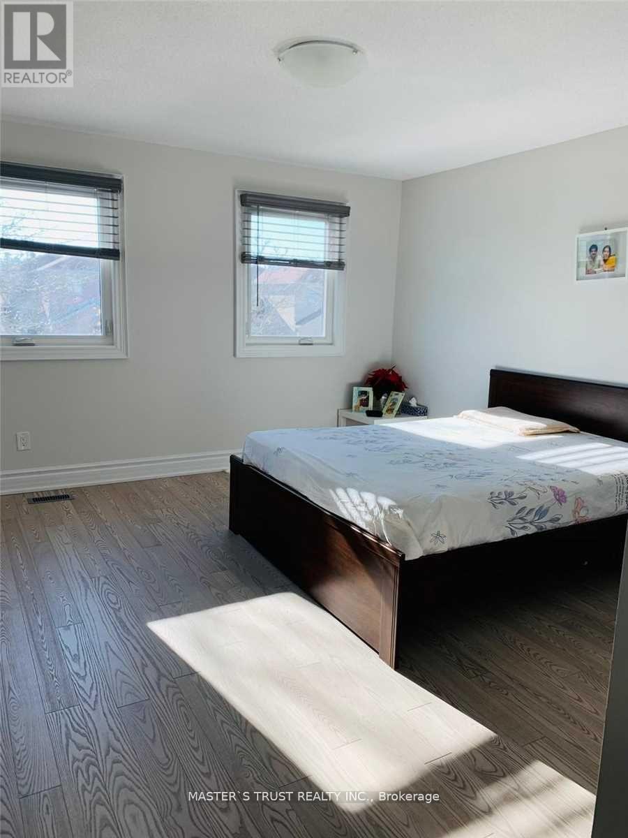 40 Whitley Castle Crescent S, Toronto (Agincourt North), Ontario  M1V 2P6 - Photo 2 - E12629362