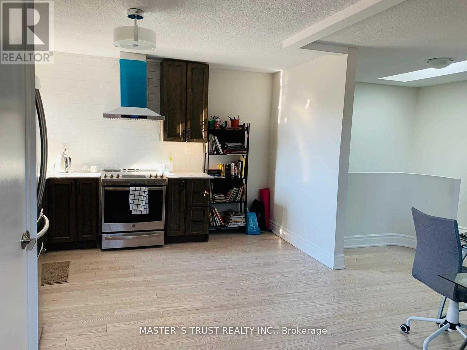 40 Whitley Castle Crescent S, Toronto (Agincourt North), Ontario  M1V 2P6 - Photo 5 - E12629362