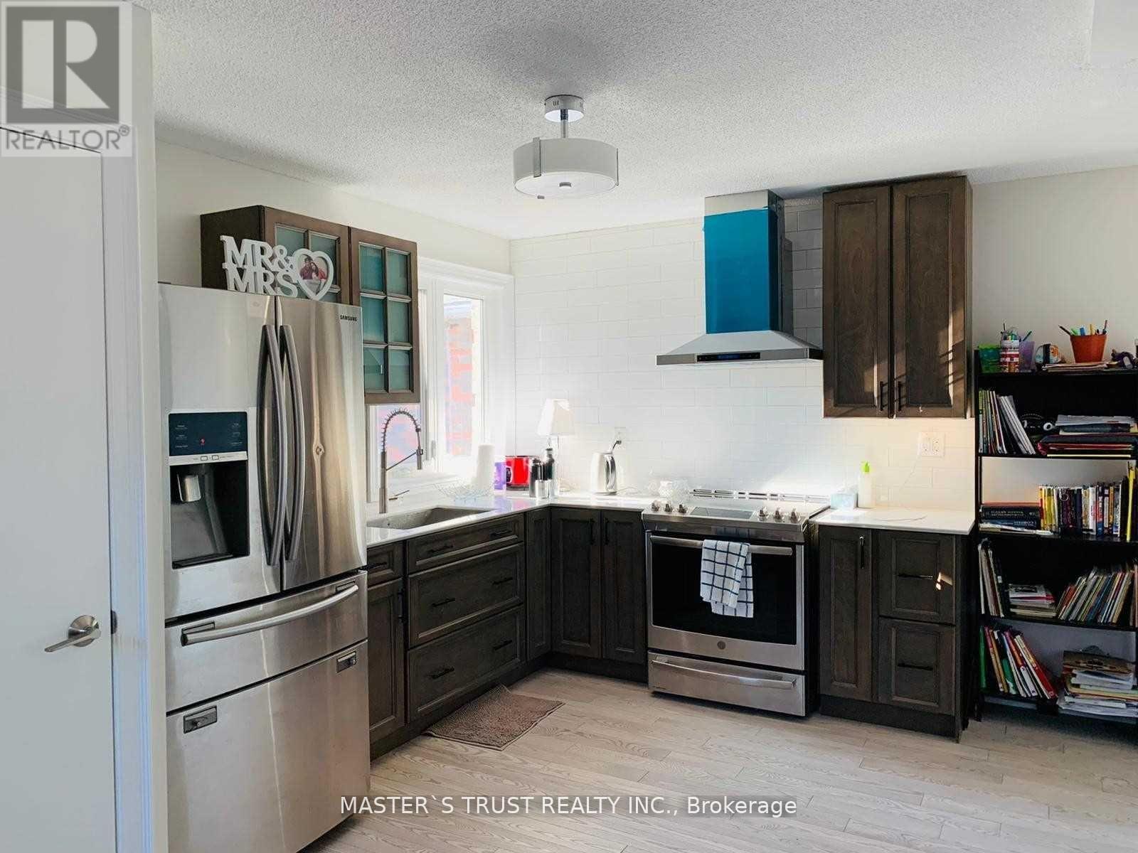 40 Whitley Castle Crescent S, Toronto (Agincourt North), Ontario  M1V 2P6 - Photo 6 - E12629362