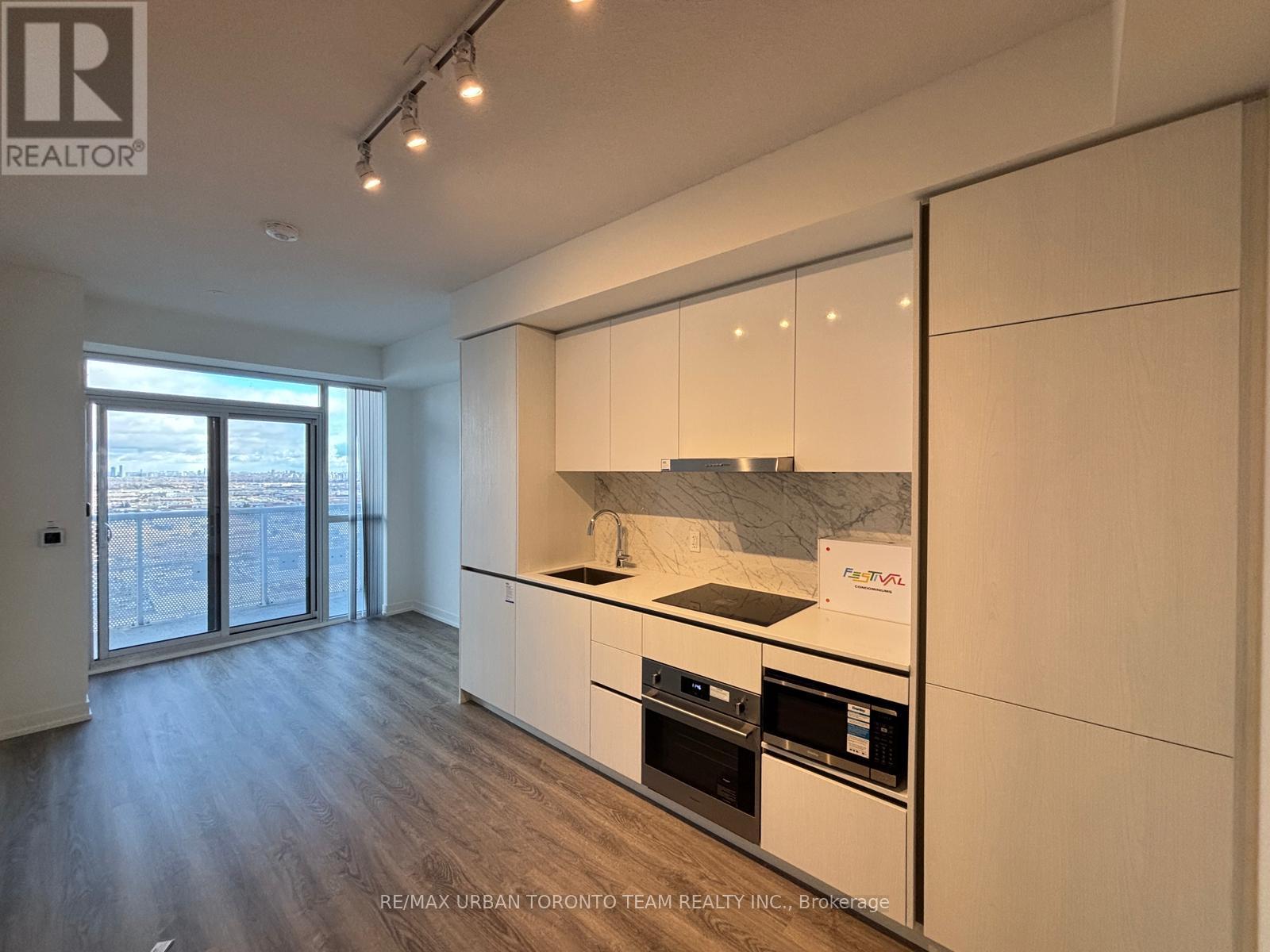 3108 - 8 Interchange Way, Vaughan, Ontario  L4K 5Z7 - Photo 2 - N12629316