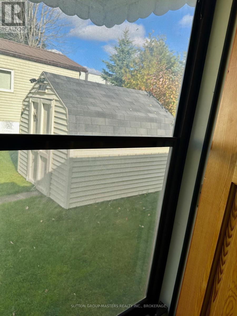 9 Maple Drive, Greater Napanee (Greater Napanee), Ontario  K7R 3L2 - Photo 17 - X12486871