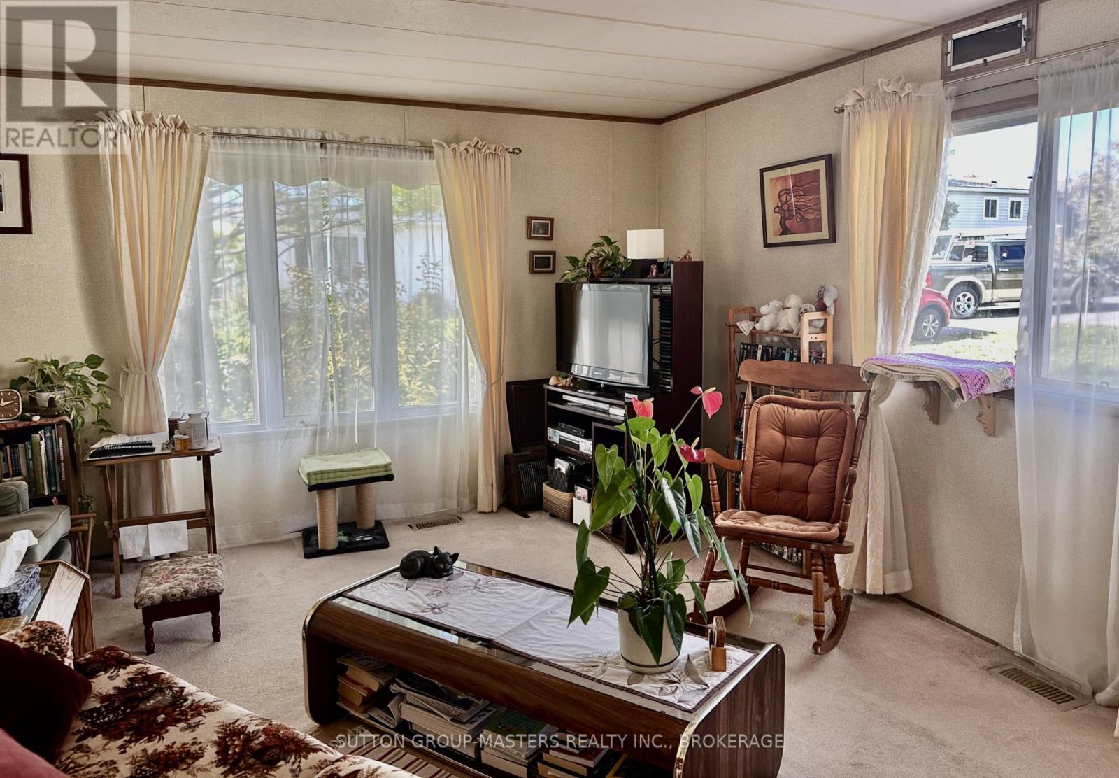 9 Maple Drive, Greater Napanee (Greater Napanee), Ontario  K7R 3L2 - Photo 12 - X12486871