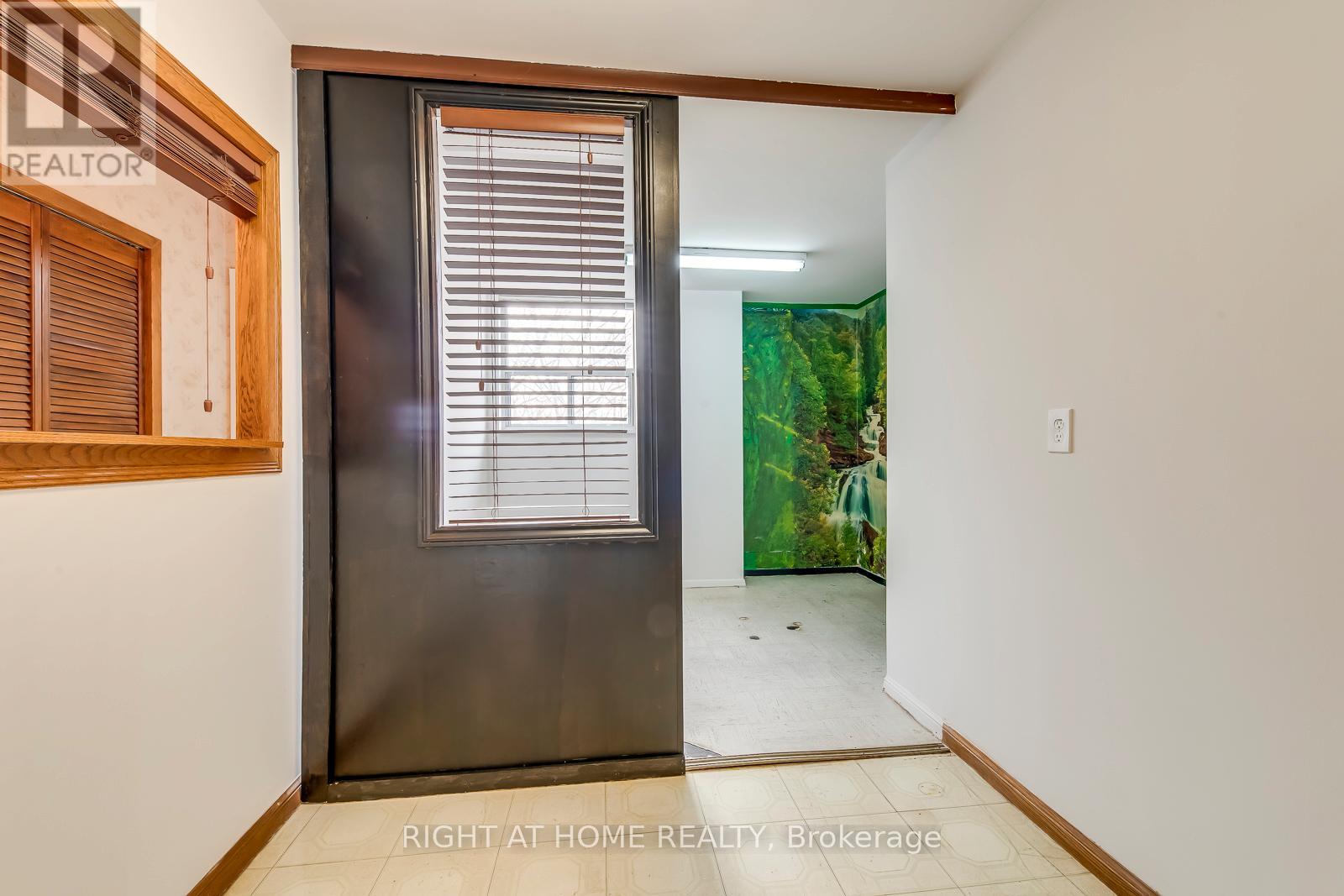 413 - 390 Dixon Road, Toronto, Ontario  M9R 1T4 - Photo 15 - W12629310