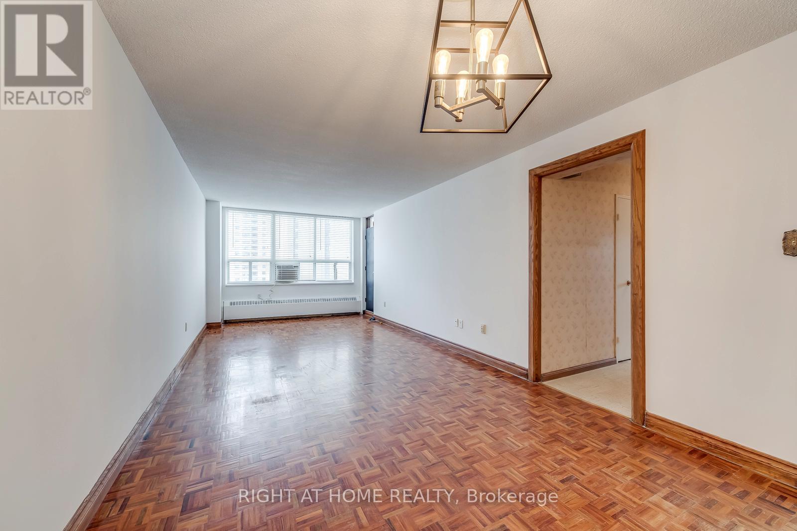 413 - 390 Dixon Road, Toronto, Ontario  M9R 1T4 - Photo 4 - W12629310