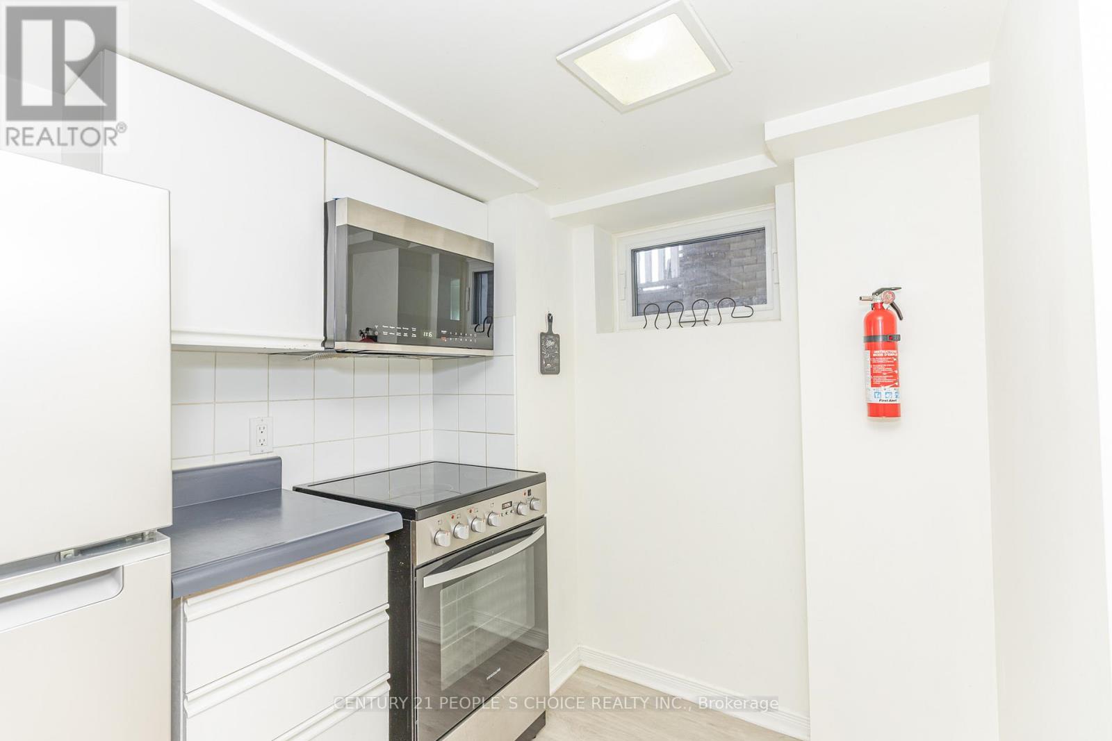 Bsmnt - 212 Oakwood Avenue, Toronto, Ontario M6E 2V4 - Photo 12 - C12605338