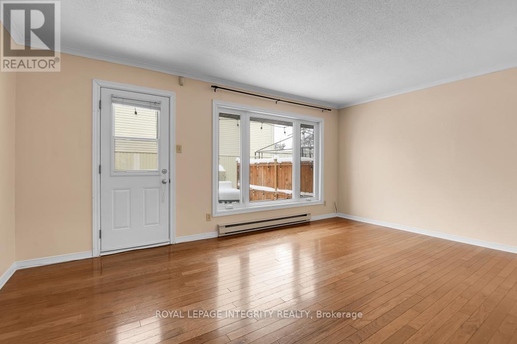 1312 Alness Court, Ottawa, Ontario  K1B 5H2 - Photo 4 - X12629404