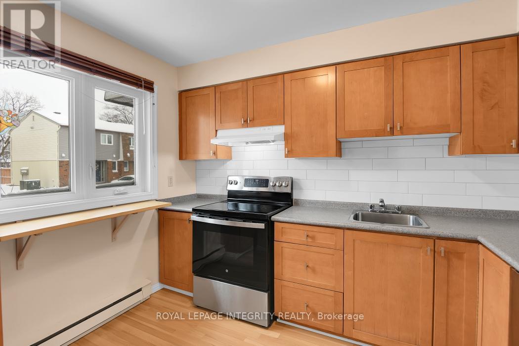 1312 Alness Court, Ottawa, Ontario  K1B 5H2 - Photo 9 - X12629404