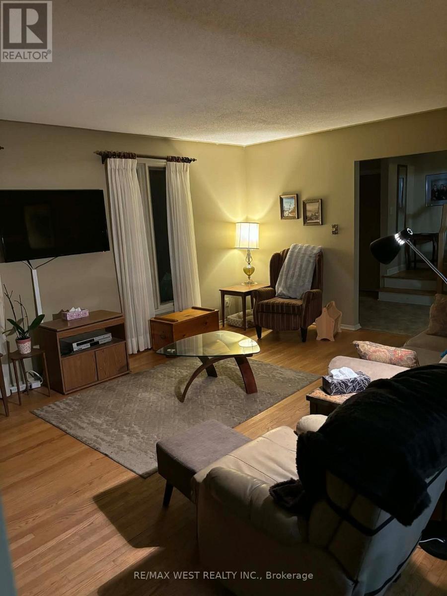 55 Meadowvale Avenue, Belleville, Ontario  K8N 2L5 - Photo 3 - X12616634