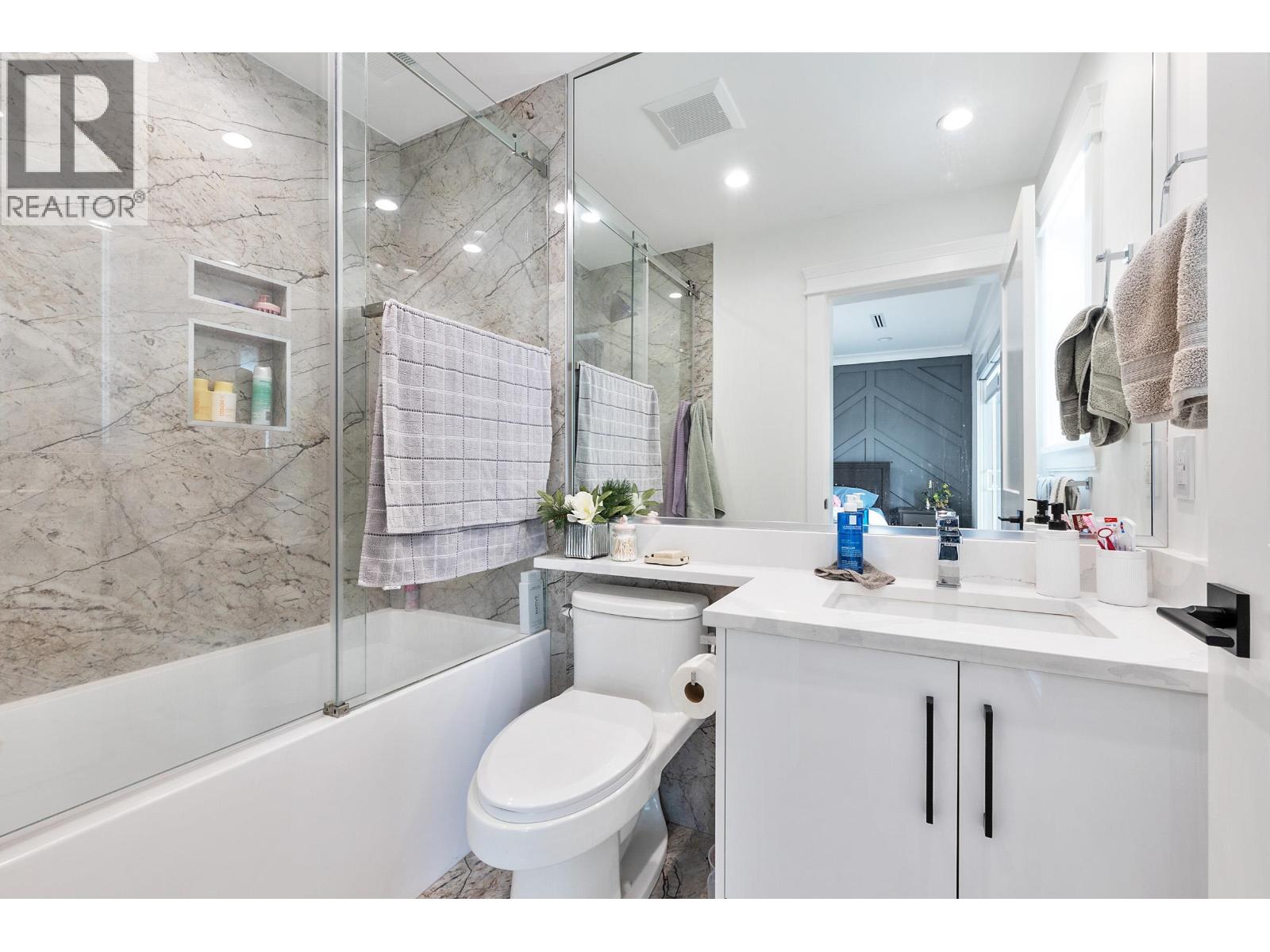 8007 Bradley Avenue, Burnaby, British Columbia  V5J 3T9 - Photo 28 - R3073583