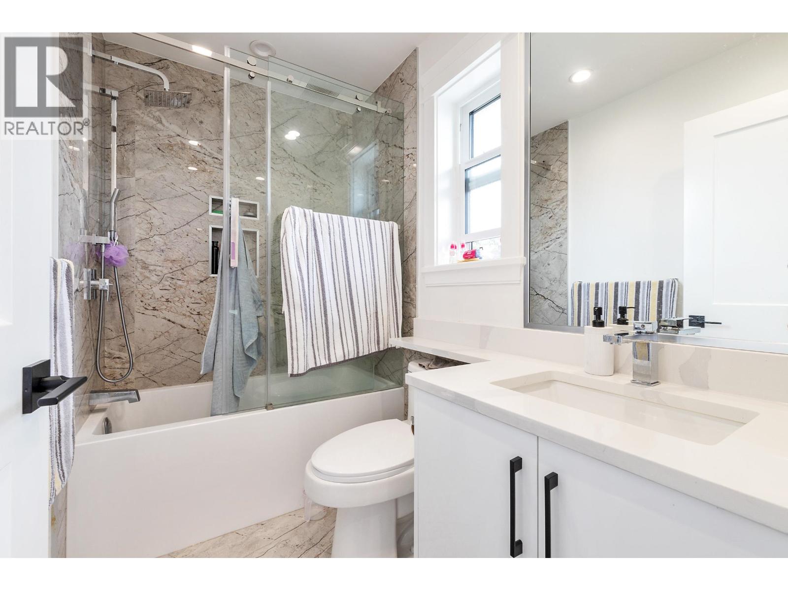 8007 Bradley Avenue, Burnaby, British Columbia  V5J 3T9 - Photo 30 - R3073583