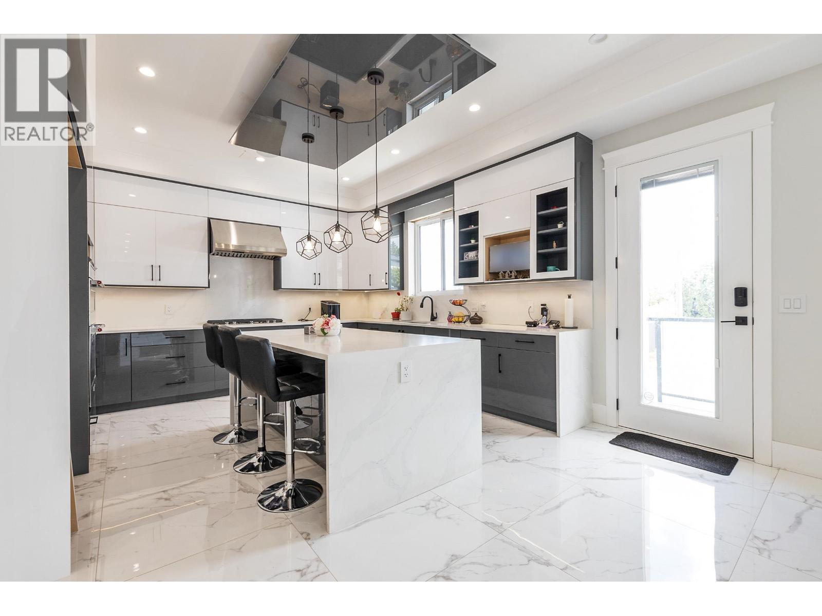 8007 Bradley Avenue, Burnaby, British Columbia  V5J 3T9 - Photo 11 - R3073583