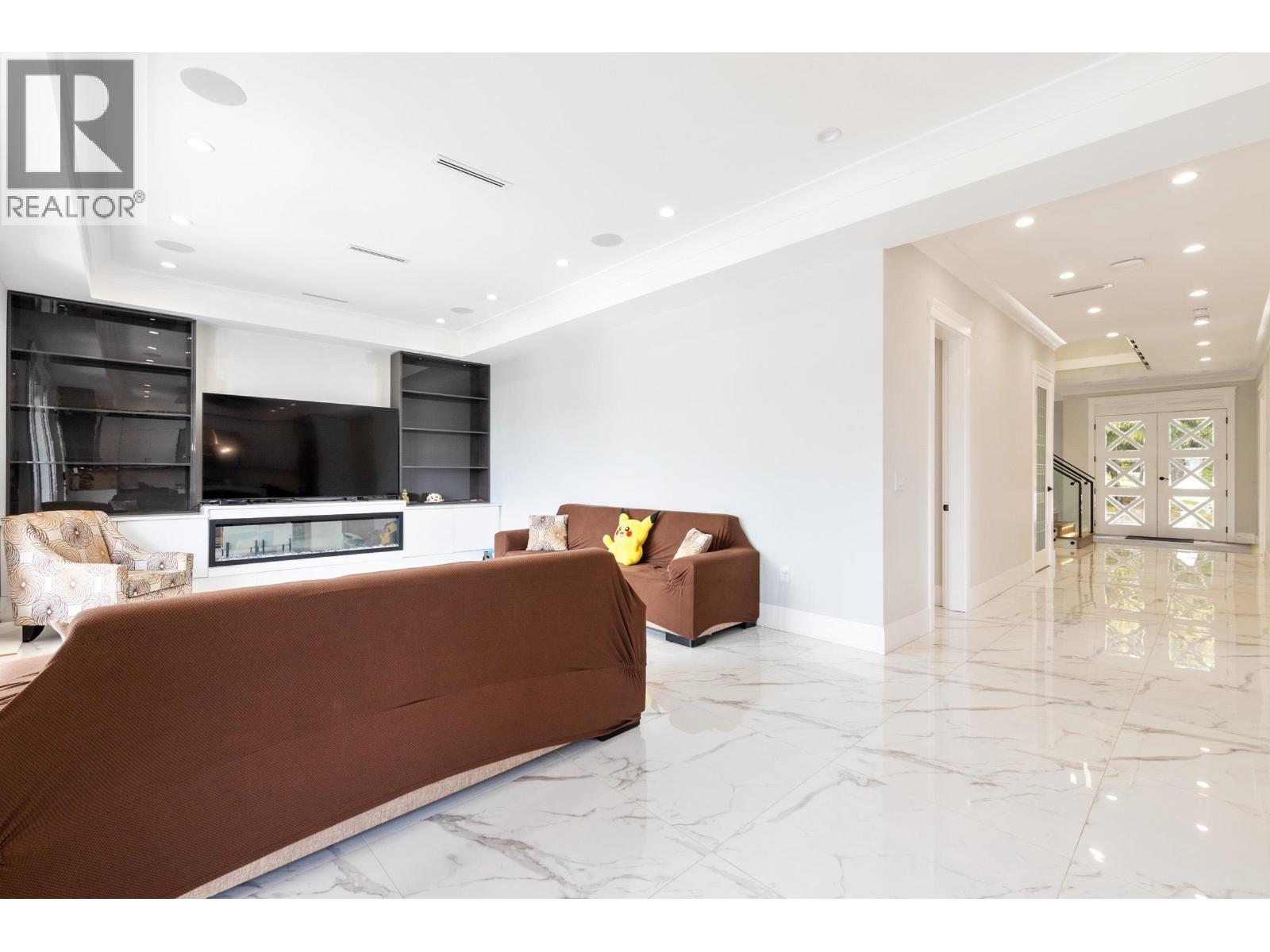 8007 Bradley Avenue, Burnaby, British Columbia  V5J 3T9 - Photo 7 - R3073583