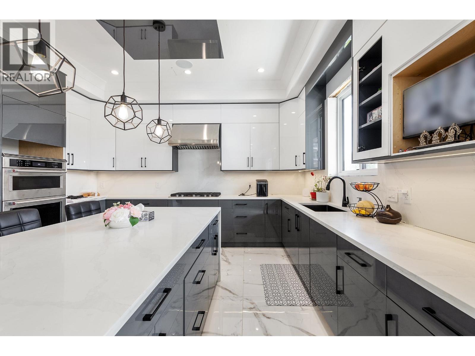 8007 Bradley Avenue, Burnaby, British Columbia  V5J 3T9 - Photo 12 - R3073583