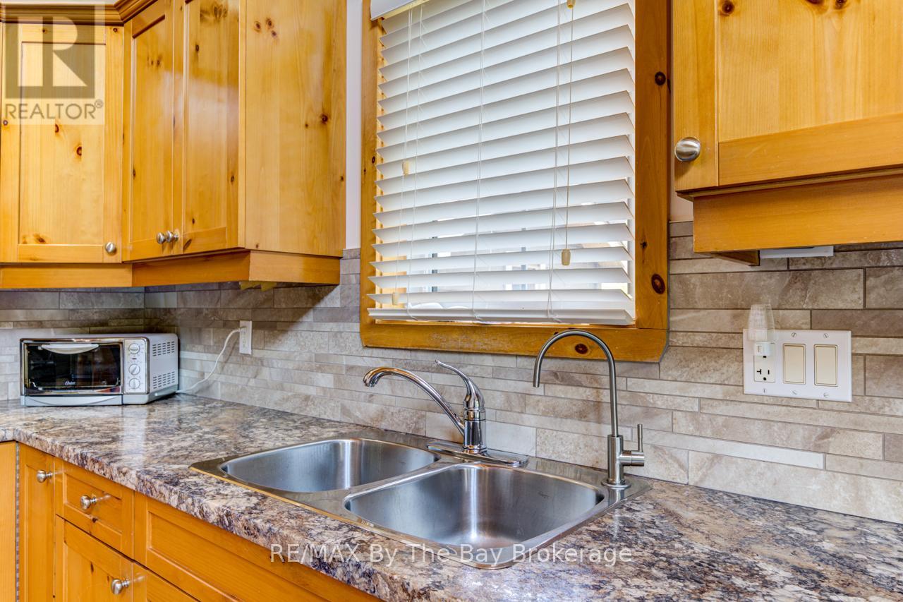 47 Madawaska Trail, Wasaga Beach, Ontario L9Z 1X7 - Photo 13 - S12323628