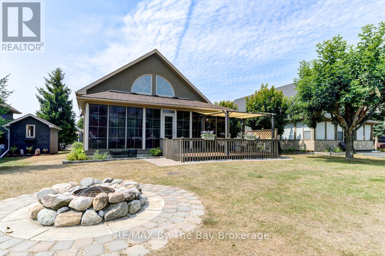 47 Madawaska Trail, Wasaga Beach, Ontario L9Z 1X7 - Photo 2 - S12323628