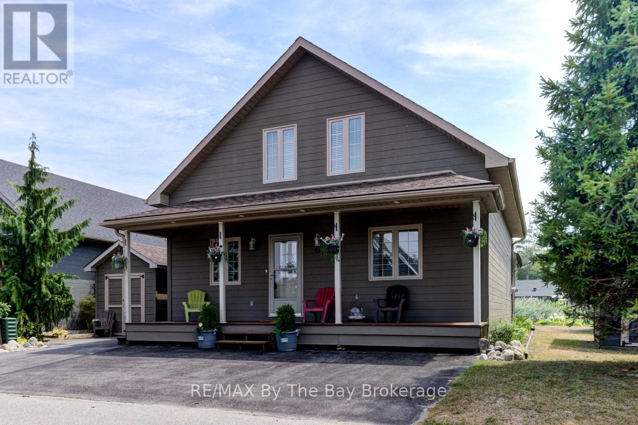 47 Madawaska Trail, Wasaga Beach, Ontario L9Z 1X7 - Photo 4 - S12323628