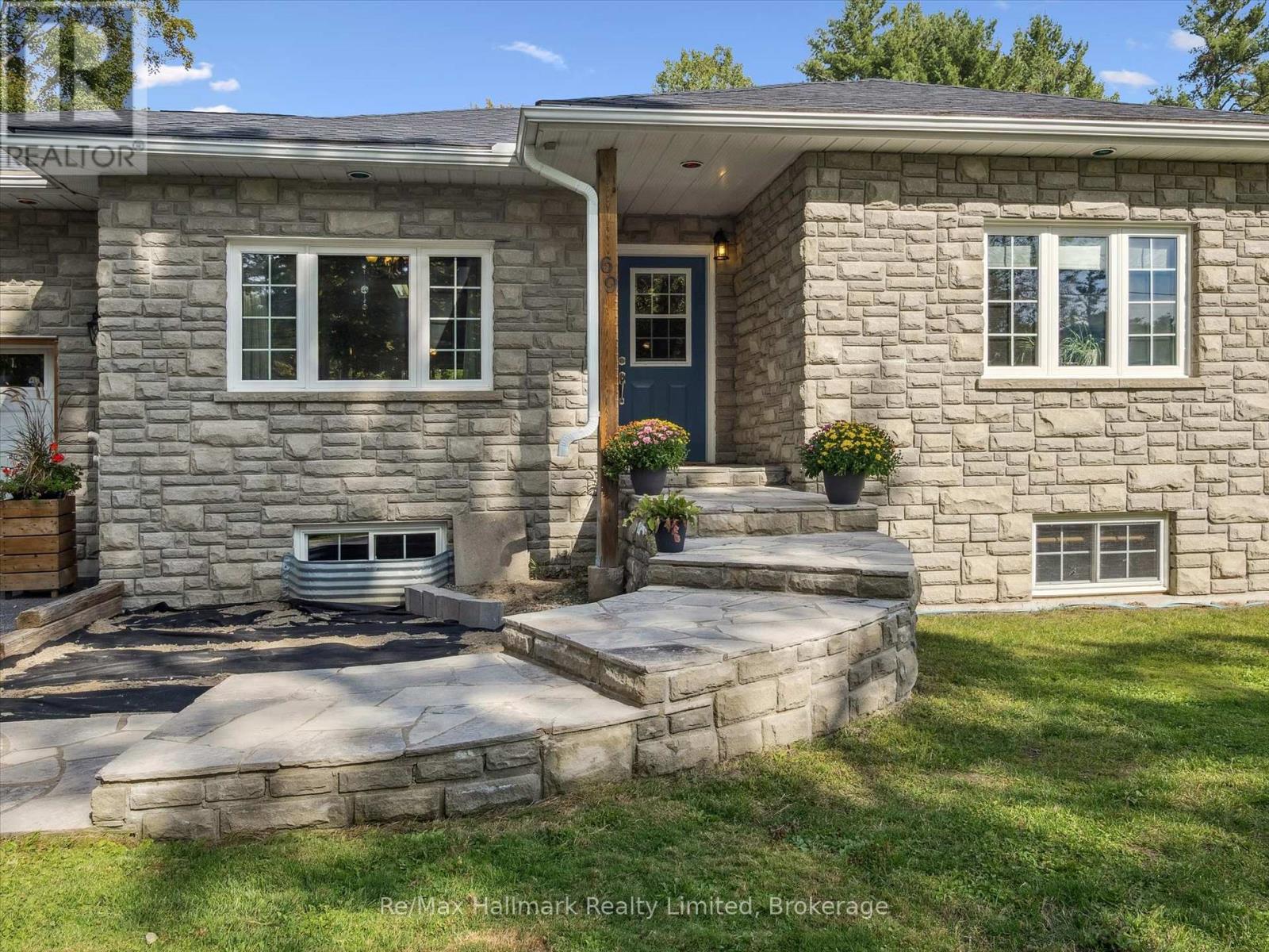 69 Woodchester Avenue, Bracebridge, Ontario  P1L 1H9 - Photo 3 - X12400015