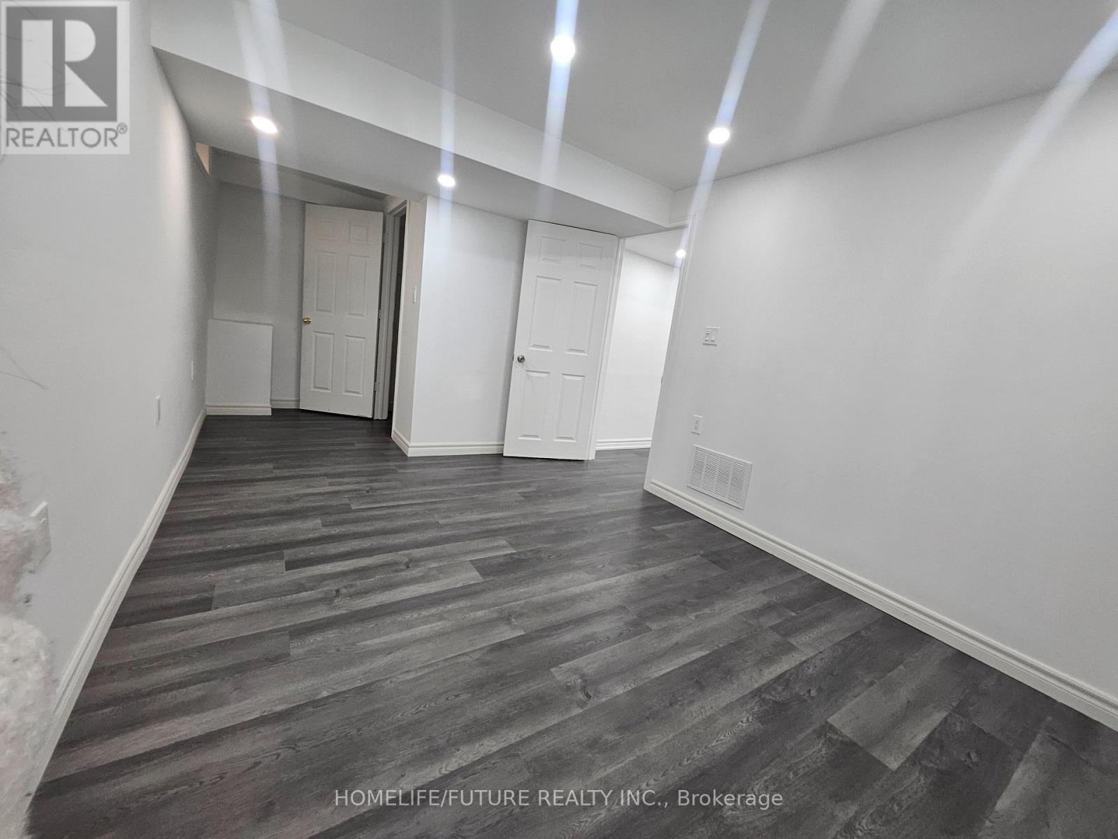 (Bsmt) - 41 Royal Links Circle, Brampton, Ontario L6P 2W9 - Photo 18 - W12628936