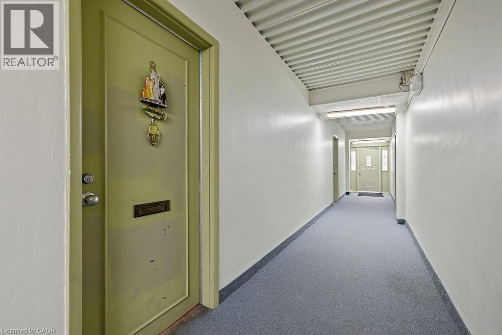 2079 Meadowbrook Road Unit# 8, Burlington, Ontario  L7P 2A5 - Photo 4 - 40793555