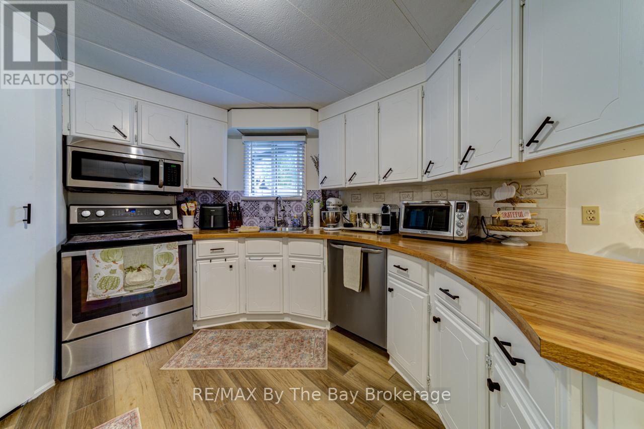 9 Allen Drive N, Wasaga Beach, Ontario  L9Z 1K5 - Photo 8 - S12426181