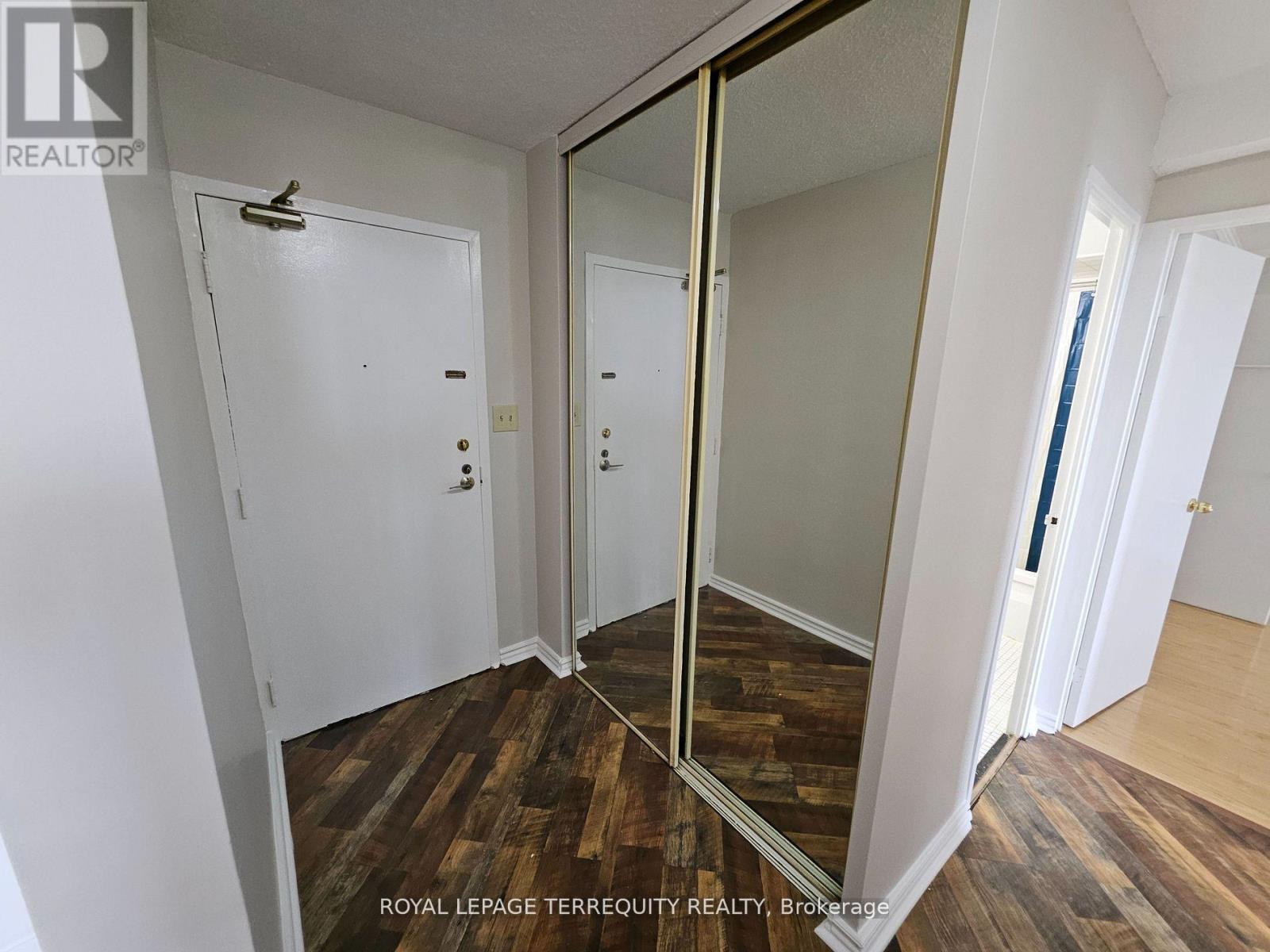 1402 - 5 Shady Golfway, Toronto, Ontario  M3C 3A5 - Photo 4 - C12629420