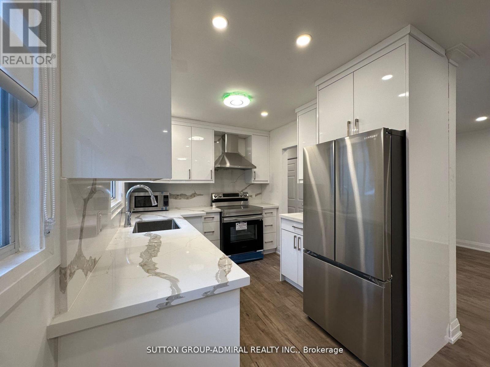 Main Floor - 7 Resolution Crescent, Toronto, Ontario  M2H 1N3 - Photo 9 - C12629450